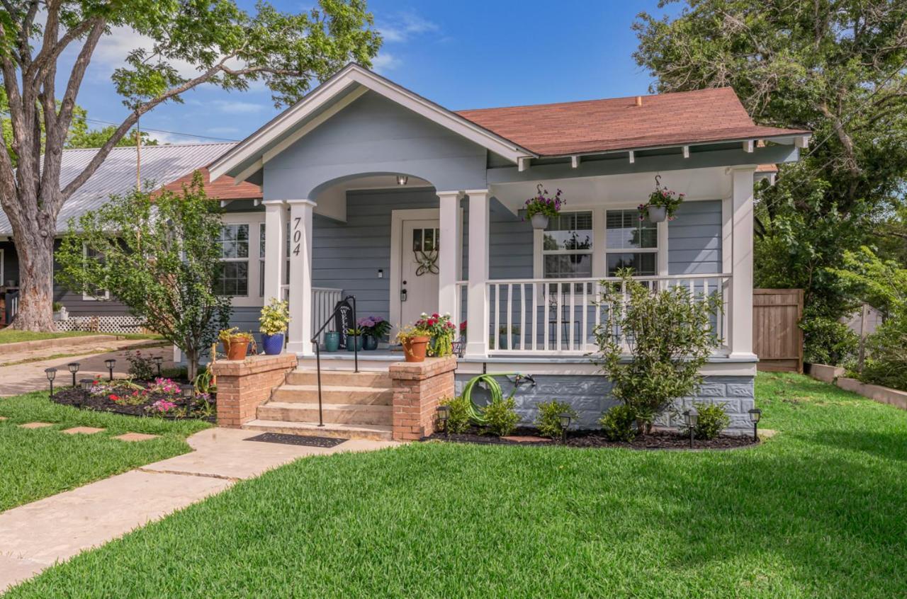 The Blue Diamond Retreat Villa Brenham Exterior photo